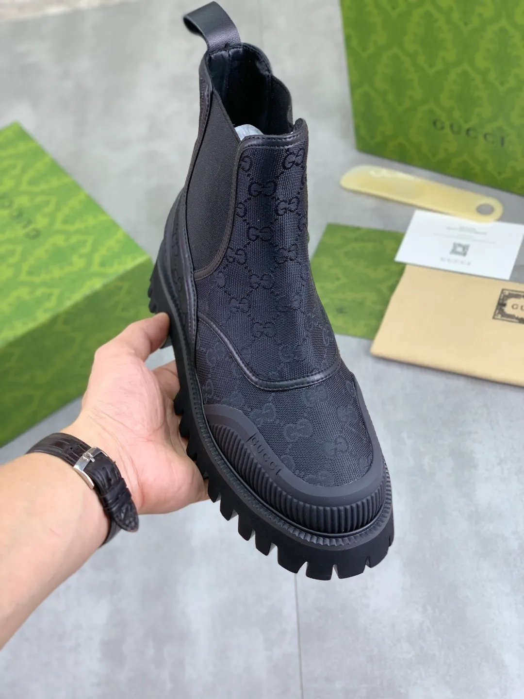 Men's Men's Shoes 💰P500 💰【New Style】 Gucci lazy slip-on couple 🧑‍🤝‍🧑 style high-top leather shoes hot selection (Gucci GUCCI) official website latest Gucci lazy 🎁 leather shoes, hot style 💥 style is simple and elegant, exclusive for trendy men. Unique official website latest brand original double G pressure Floral elements👑Original Gucci decoration, fashionable and elegant, the fabric is original calfskin with double G denim✅fully imported soft sheepskin lining, the official website specifies wear-resistant lightweight foam business outsole, the classic model is taken in real life🎬Number of yards: 36-46 Various colors available